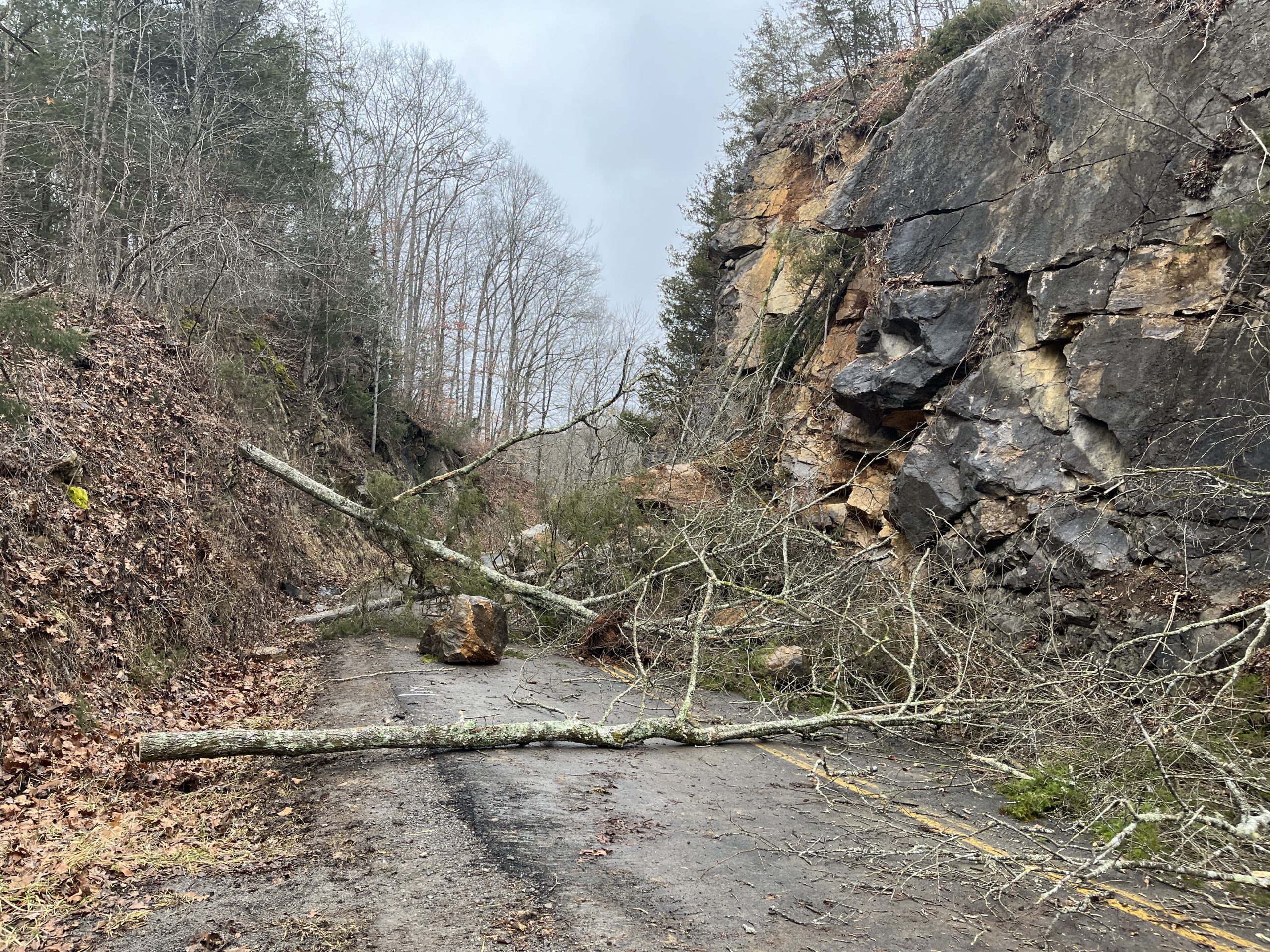 Rockfall and Debris on Roadway