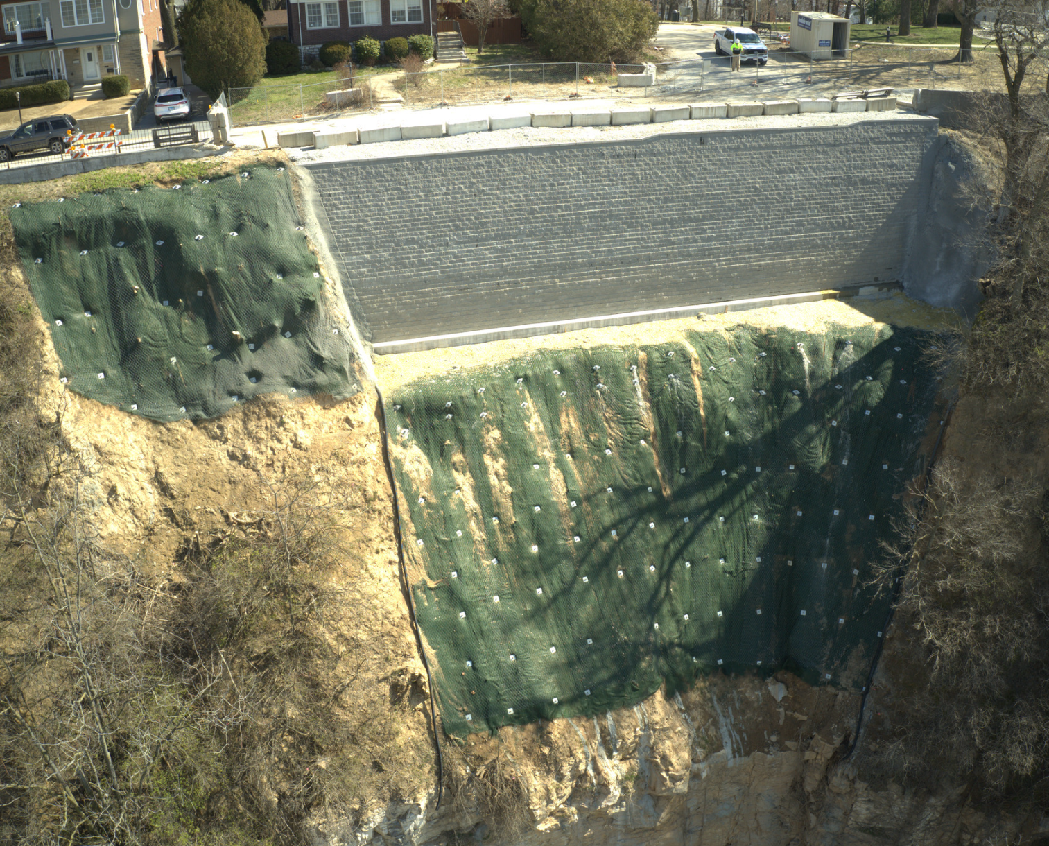 GCS wall construction with mesh